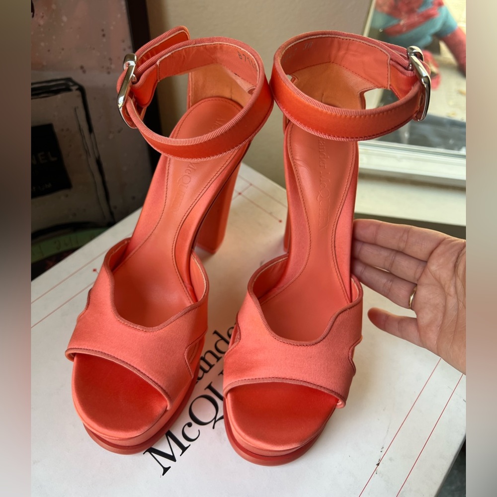 FINAL SALE🤍ALEXANDER MCQUEEN apricot satin heeled sandals ❤️ - Picture 10 of 16